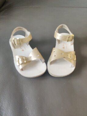 Sun-San by Hoy gold Saltwater Sweetheart Sandals toddler size 10